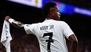 فينيسيوس يرفع معنوياته لإقصاء بايرن ميونخ من دوري الأبطال